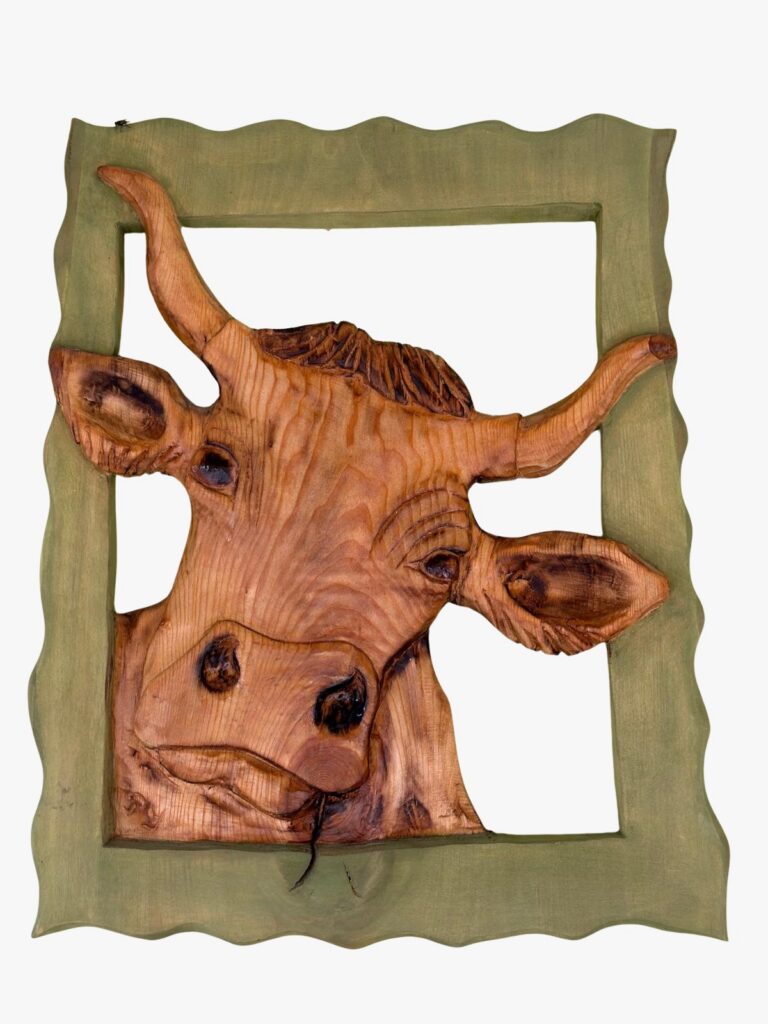 Sculpture sur bois représentant une vache